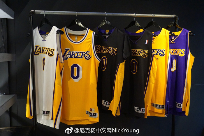 渐入佳境，安迪-迪乌夫首次代表国米首发斩获处子球（状态回暖，安迪-迪乌夫首次为国米先发即破门斩获处子球）