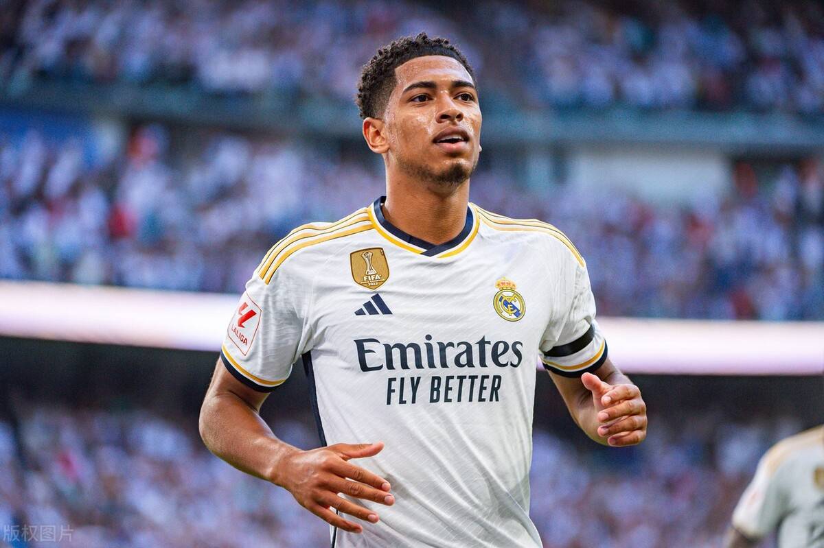 步行者大胜奇才！哈利伯顿对奇才替补席做哭泣的动作（步行者痛击奇才，哈利伯顿朝对手替补席比出哭泣动作）