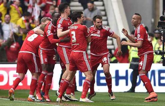 半场战报：马刺61-59尼克斯 文班4分4板 OG10中8轰20分布伦森15+4（半场速报：马刺61-59暂领先尼克斯，文班亚马4分4板，OG10投8中砍20分，布伦森15分4助）