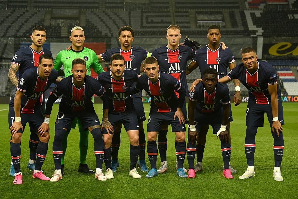 翟晓川赛场表现抢眼，滞空失衡展现独特风格（翟晓川高光发挥，滞空失衡诠释别样球风）