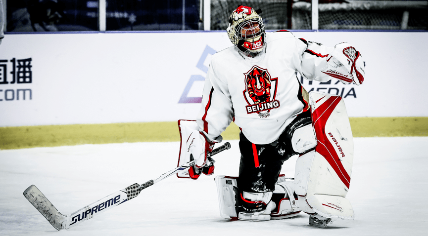 克尼佩尔单臂劈扣，活塞队遭遇挑战（克尼佩尔单手暴扣，活塞队面临考验）