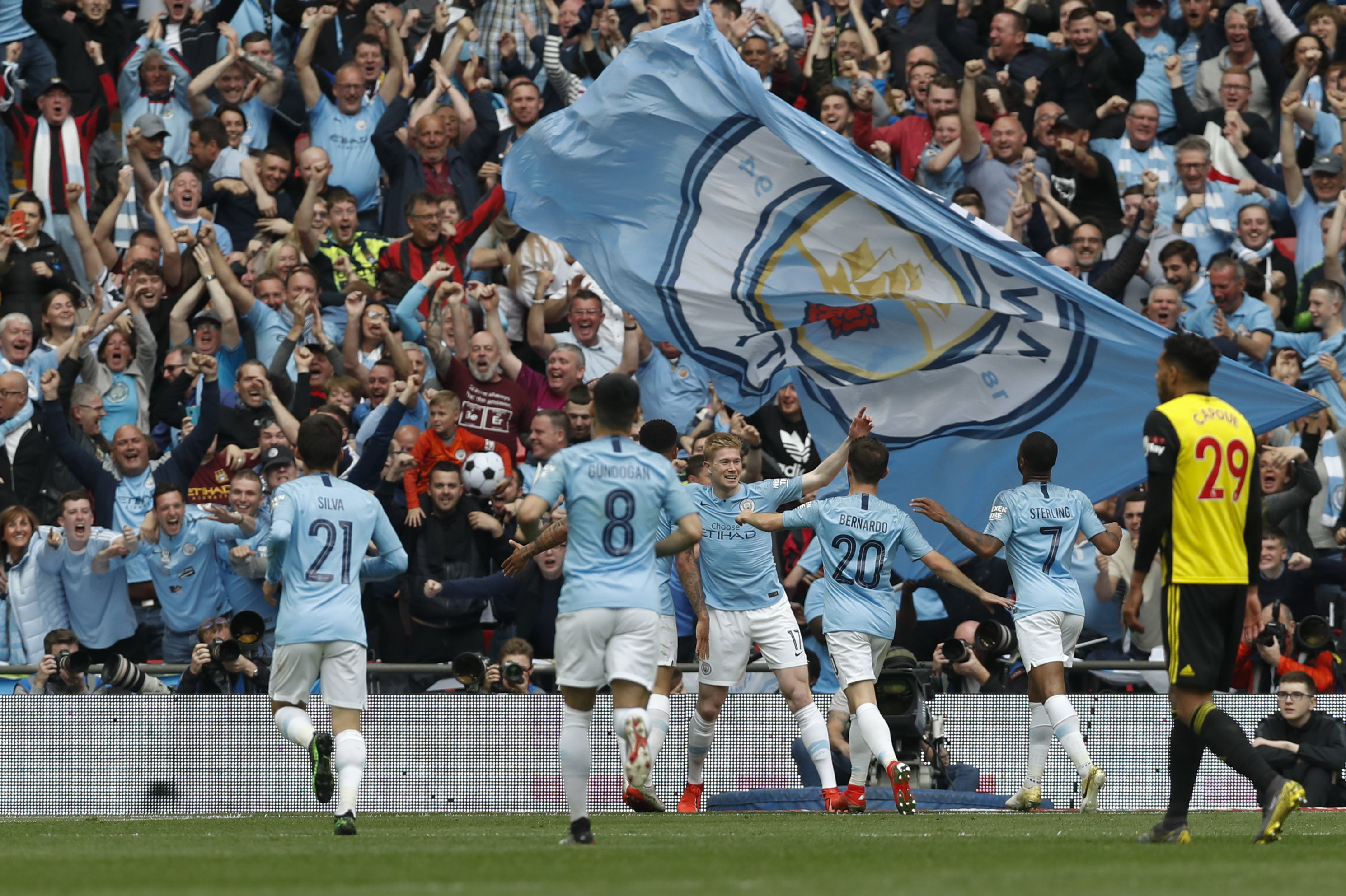 迭戈-莱昂：我认为巴拉圭人民会为我效力曼联感到自豪（迭戈-莱昂：为曼联踢球会让巴拉圭人民感到自豪）