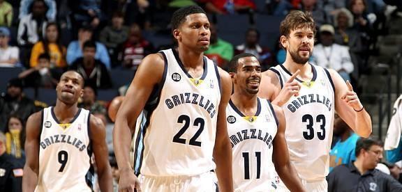 韩国杯战报：李昇祐加时赛制胜+染红，全北2-1光州夺冠（韩国杯：李昇祐加时绝杀后染红，全北2-1击退光州捧杯）