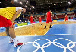 ATP年终总决赛：阿尔卡拉斯2-1逆转，基本锁定出线权，辛纳急了！（ATP年终总决赛：阿尔卡拉斯2-1翻盘，出线几乎锁定，辛纳显得着急）